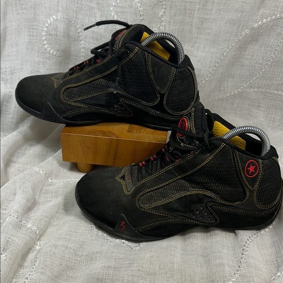 Converse high top athletic shoes Dwayne Wade 1h 07 02 - Picture 3 of 15